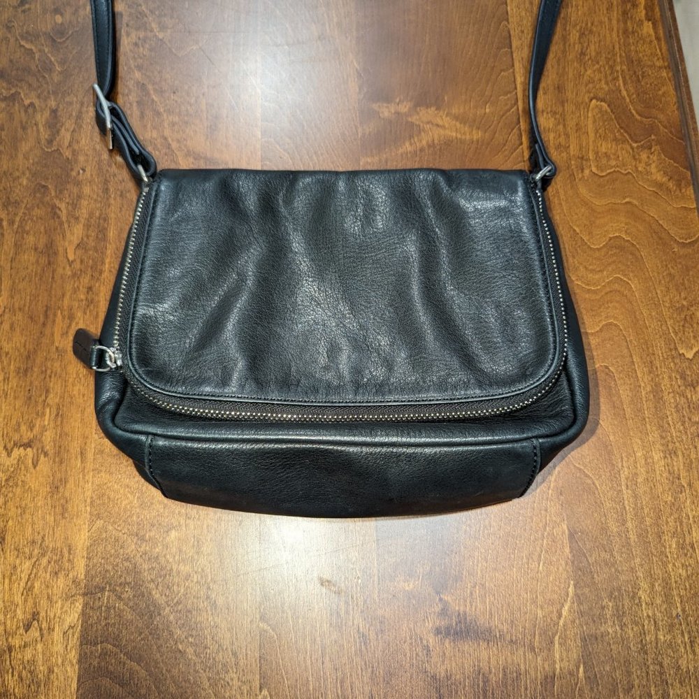 Margo New York Natalie Zip Flap Crossbody leather - Picture 6 of 11